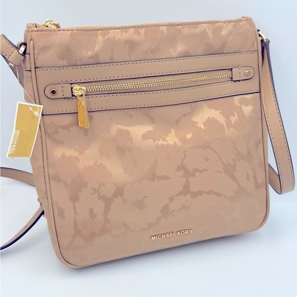 Michael Kors Jet Set Charm Large North/South Large Nylon Bag, purse - Picture 3 of 9